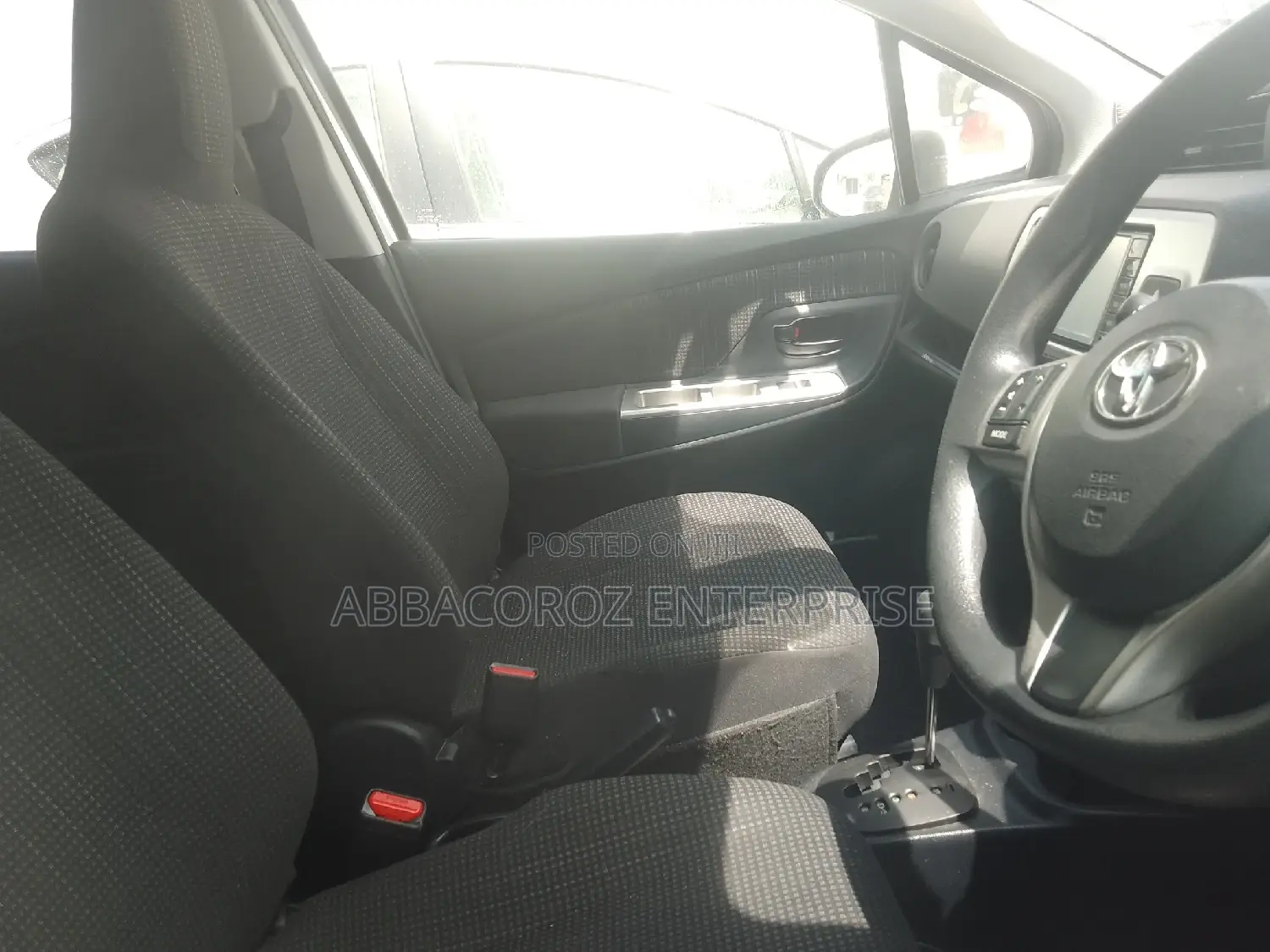 Toyota Vitz 2016 White