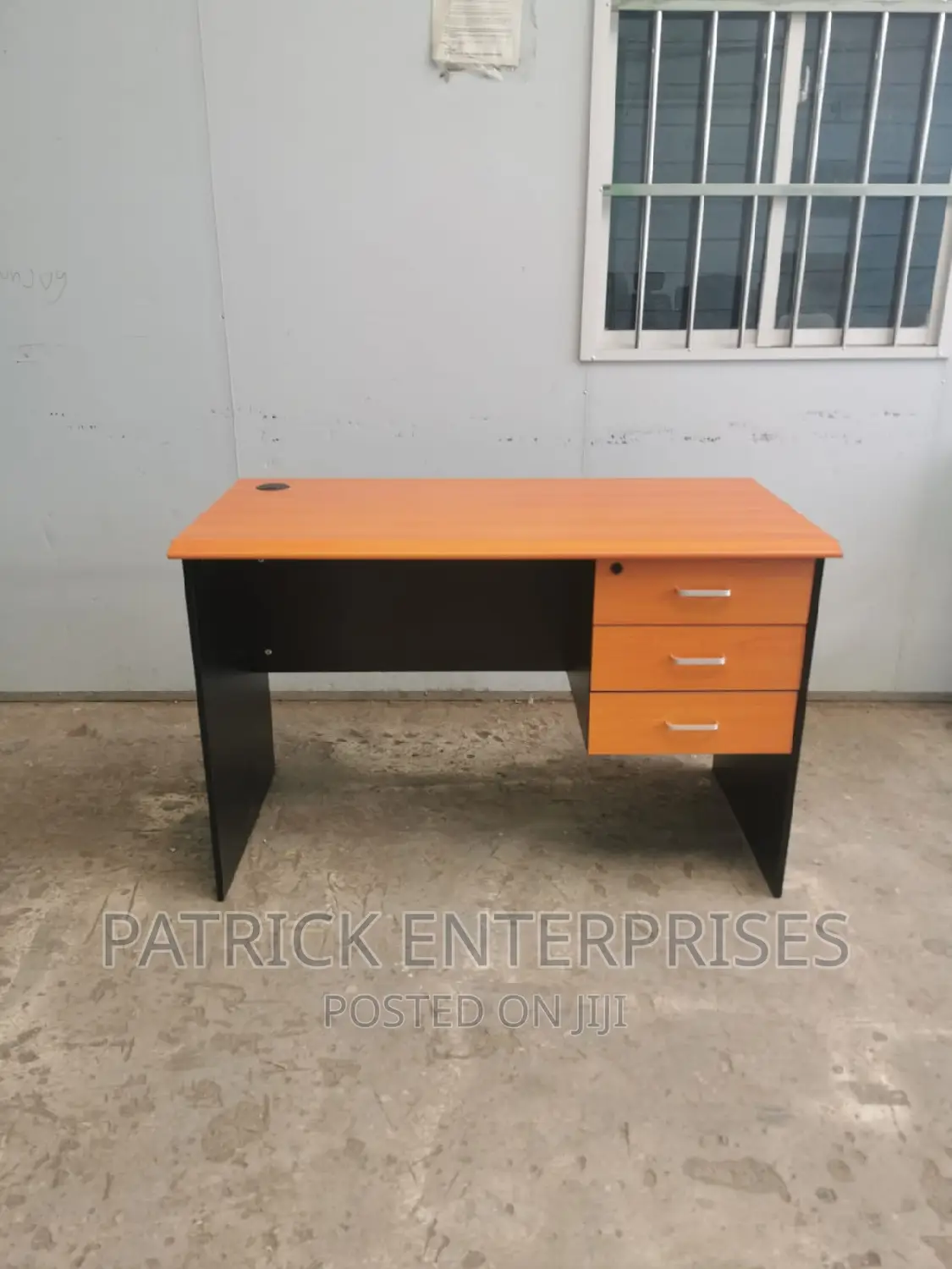 Executive Imported Morden Office Desk 1.4 MTRS