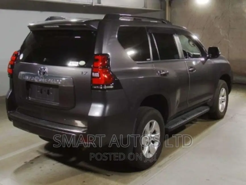 Toyota Land Cruiser Prado 2017 Gray