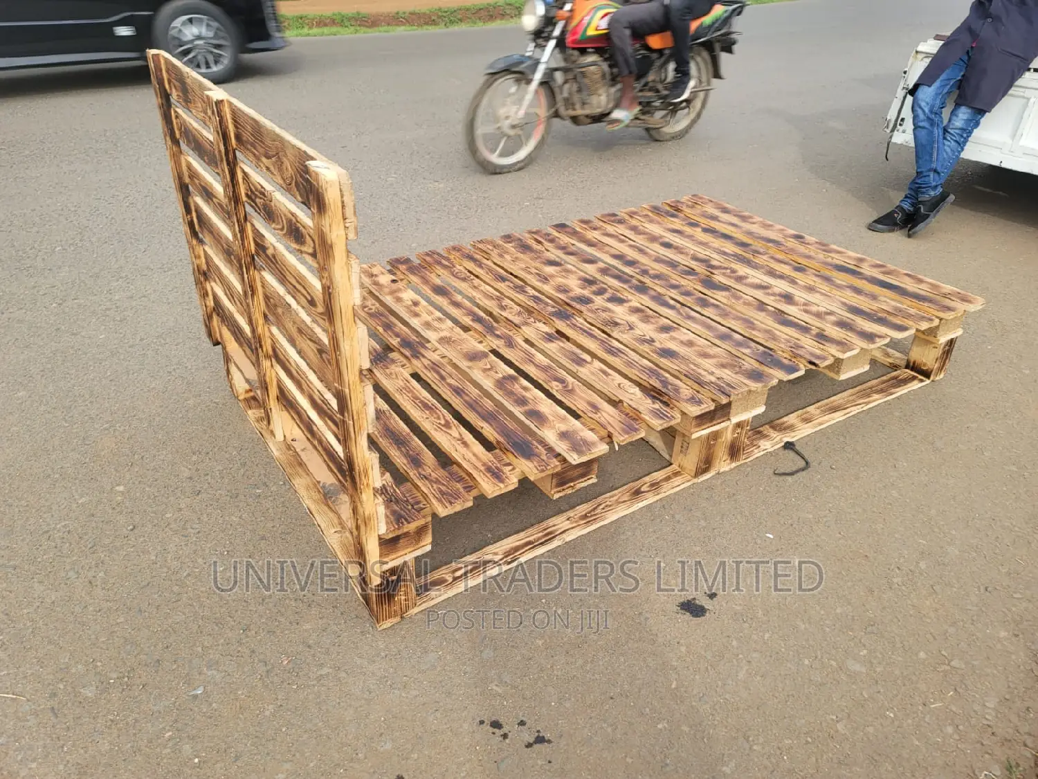 DIY Detachable Blazed Pallet Bed - 4x6 Pallet Bed