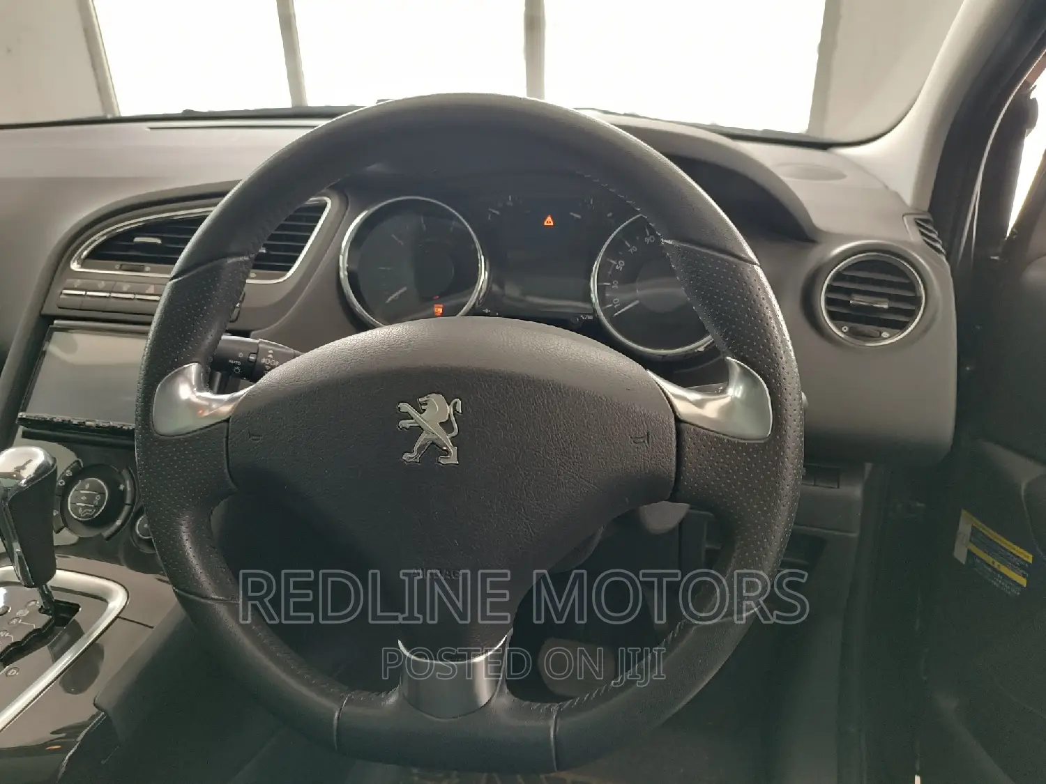 Peugeot 5008 1.2 PureTech Access 2016 Brown