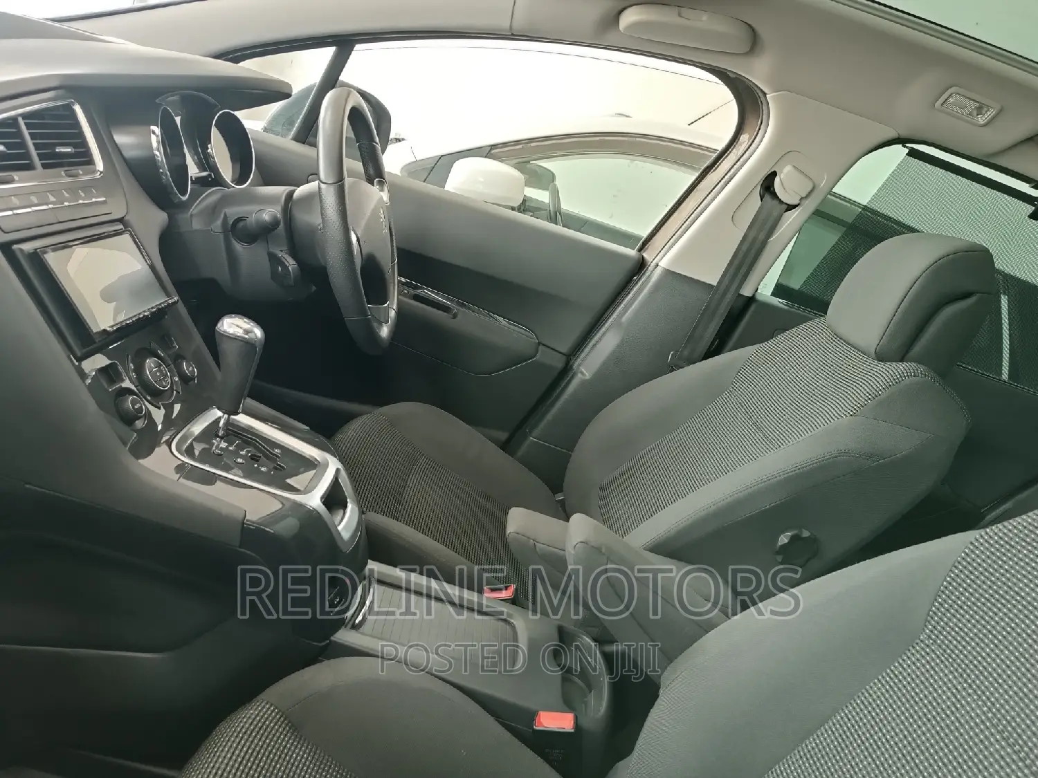 Peugeot 5008 1.2 PureTech Access 2016 Brown