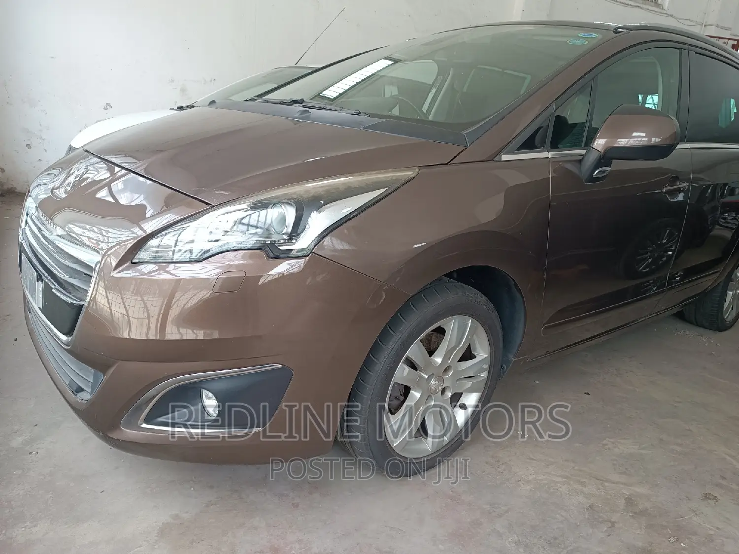 Peugeot 5008 1.2 PureTech Access 2016 Brown