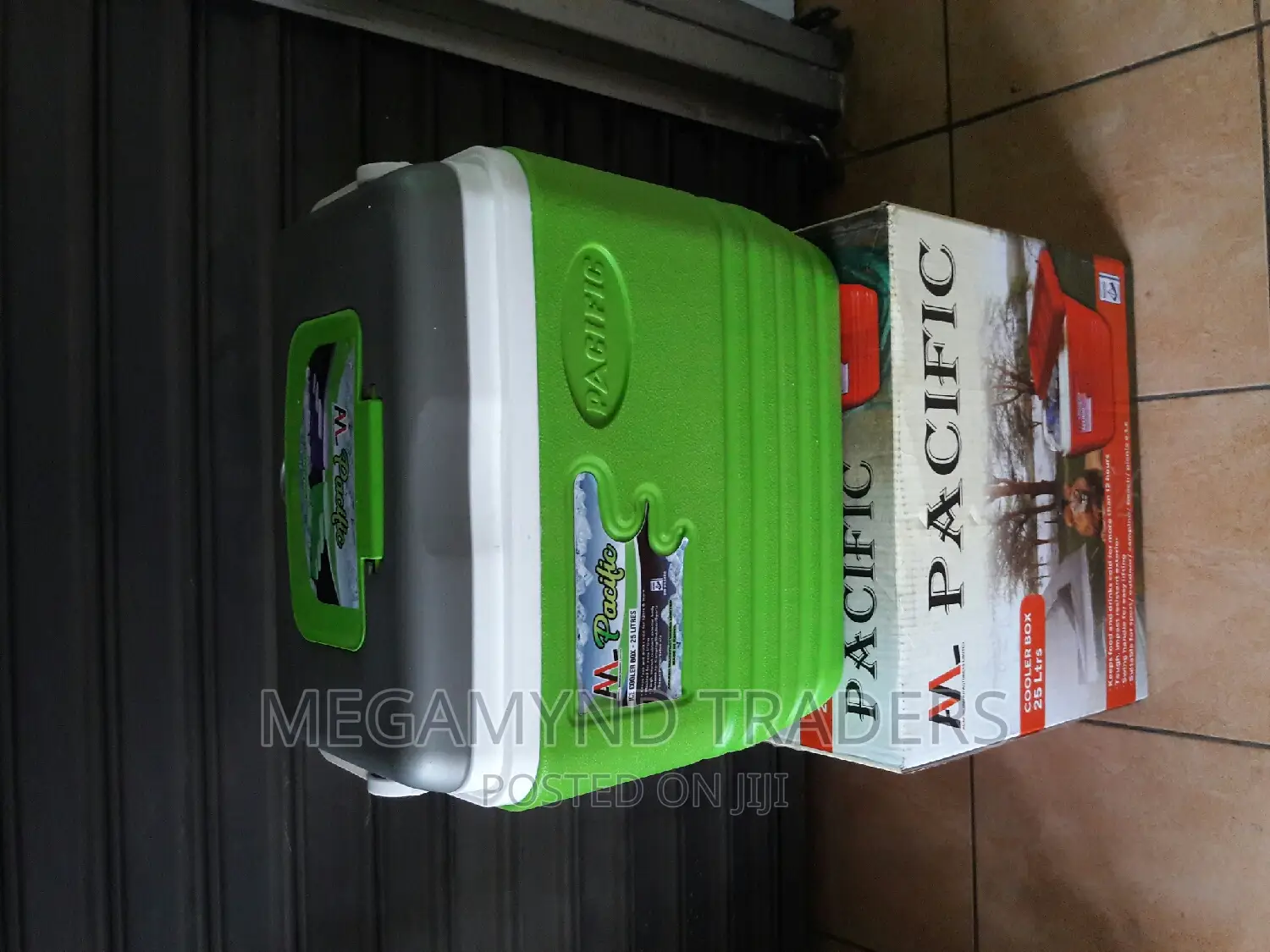25 LTR Cooler Box / Ice Box