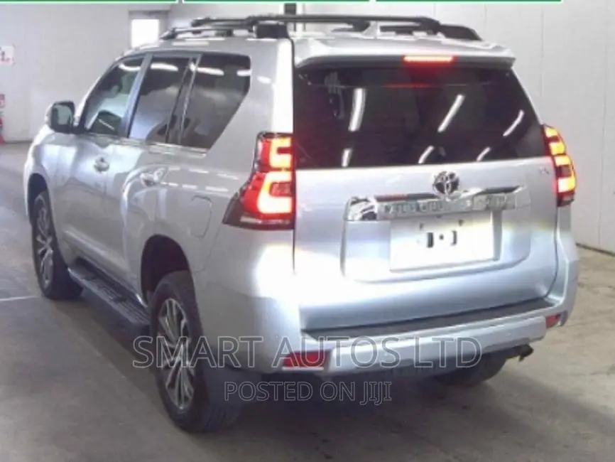 Toyota Land Cruiser Prado 2018 Silver