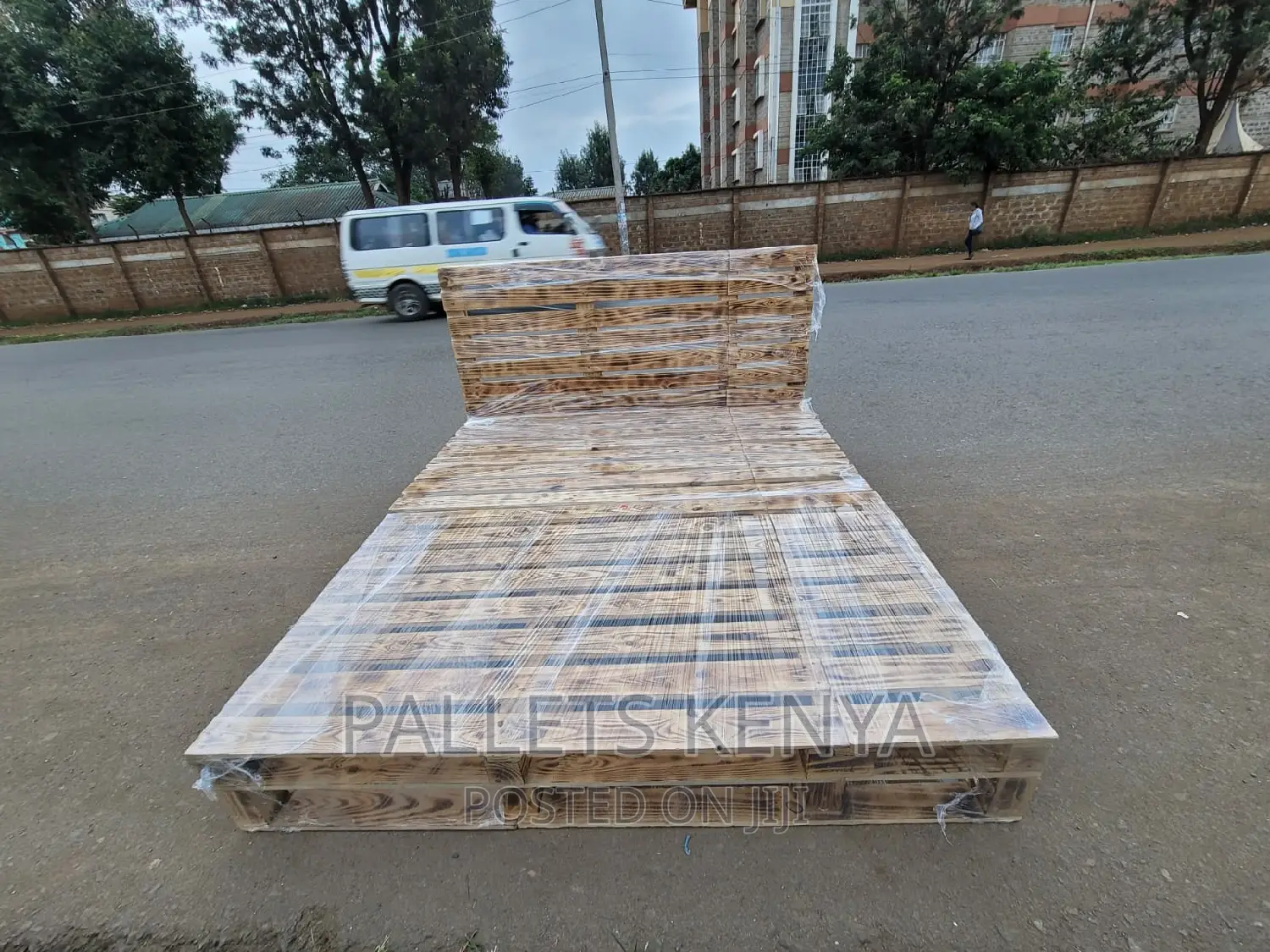 Pallet Bed- 6*6 Blazed and Detachable Pallet Bed. (VS012)