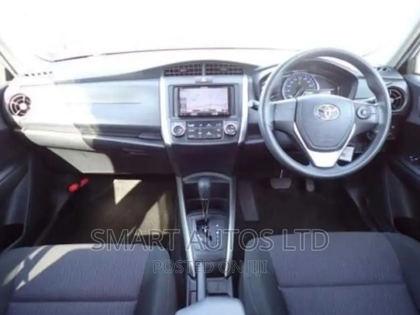 Toyota Corolla Fielder 2018 Silver