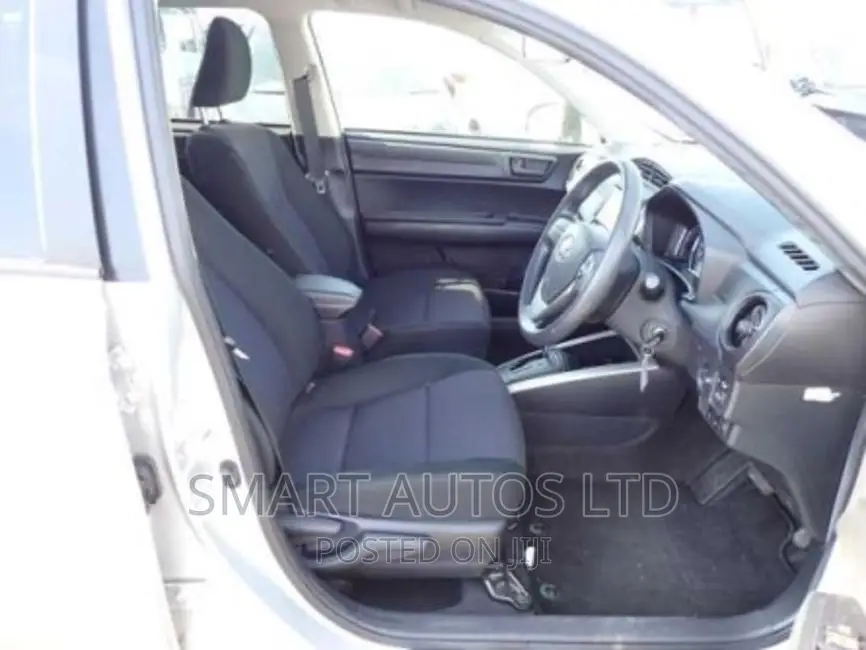 Toyota Corolla Fielder 2018 Silver