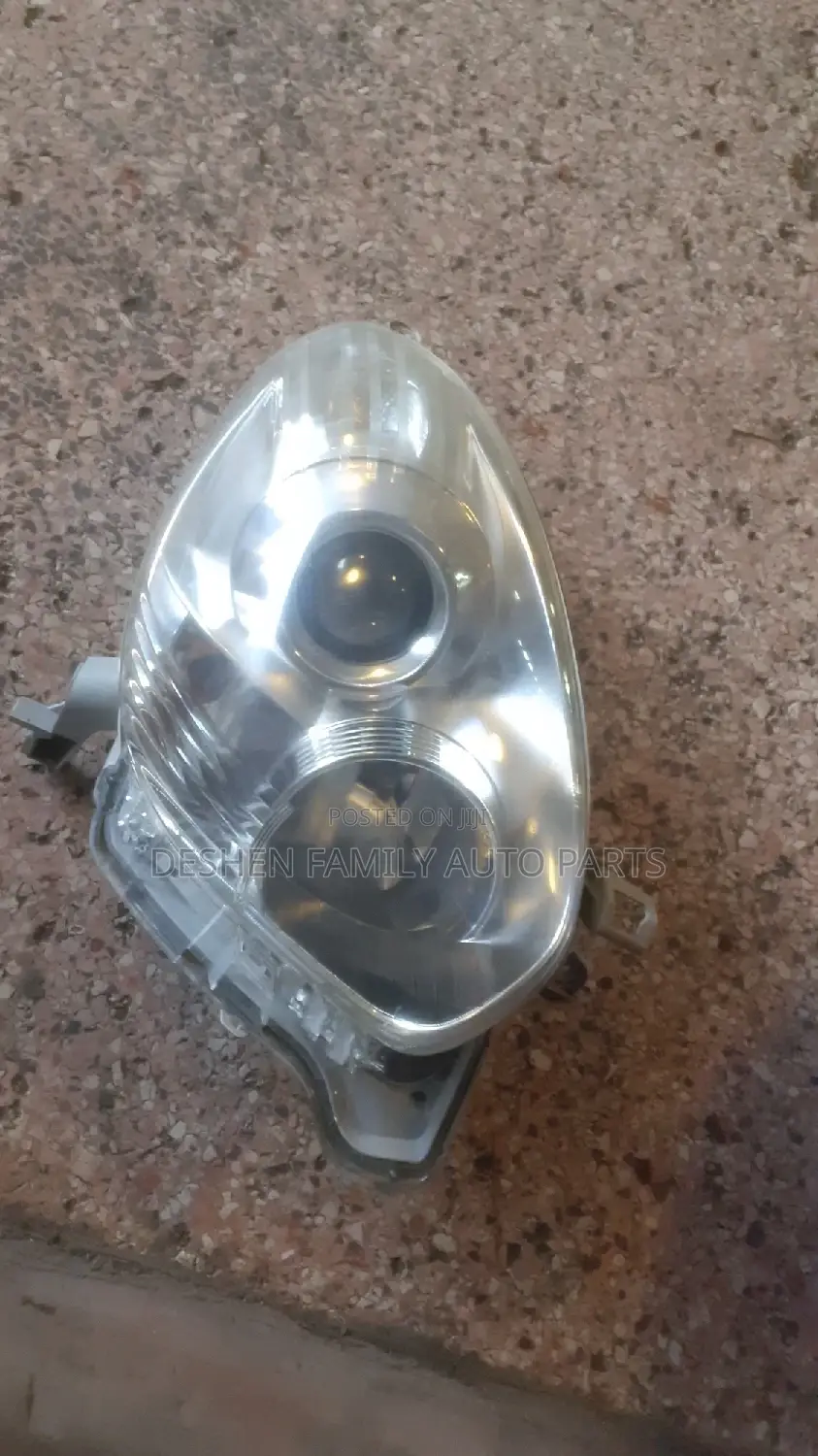 Toyota Isis Headlight