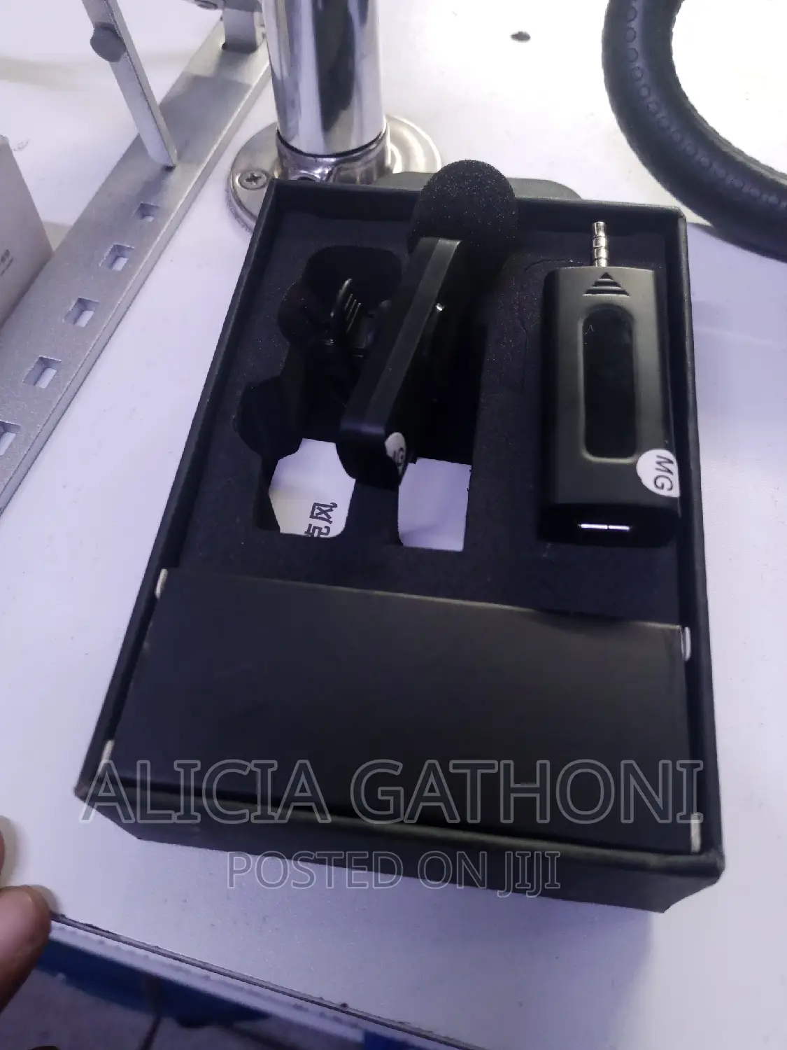 Single Wireless Microphone Aux