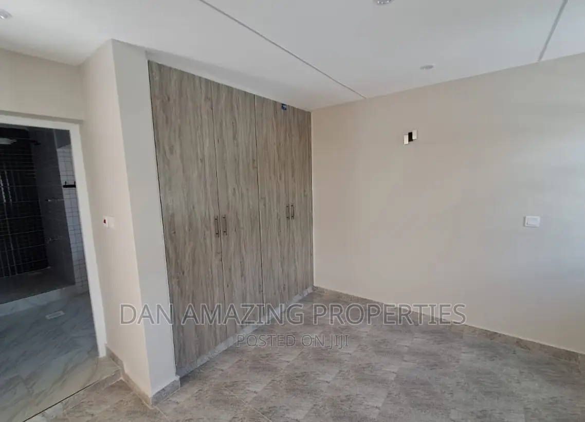 4bdrm Townhouse/Terrace in Maragara Rd, Kibiku for sale