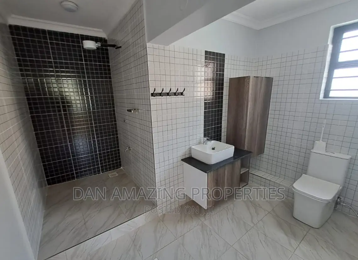 4bdrm Townhouse/Terrace in Maragara Rd, Kibiku for sale