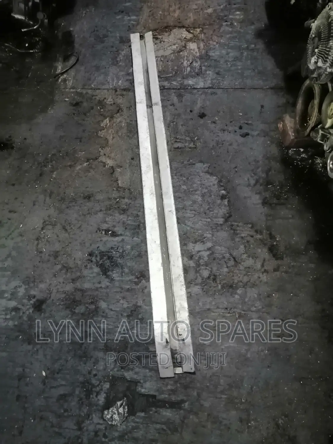 Toyota Hiace 7l Sliding Rail (Relli)