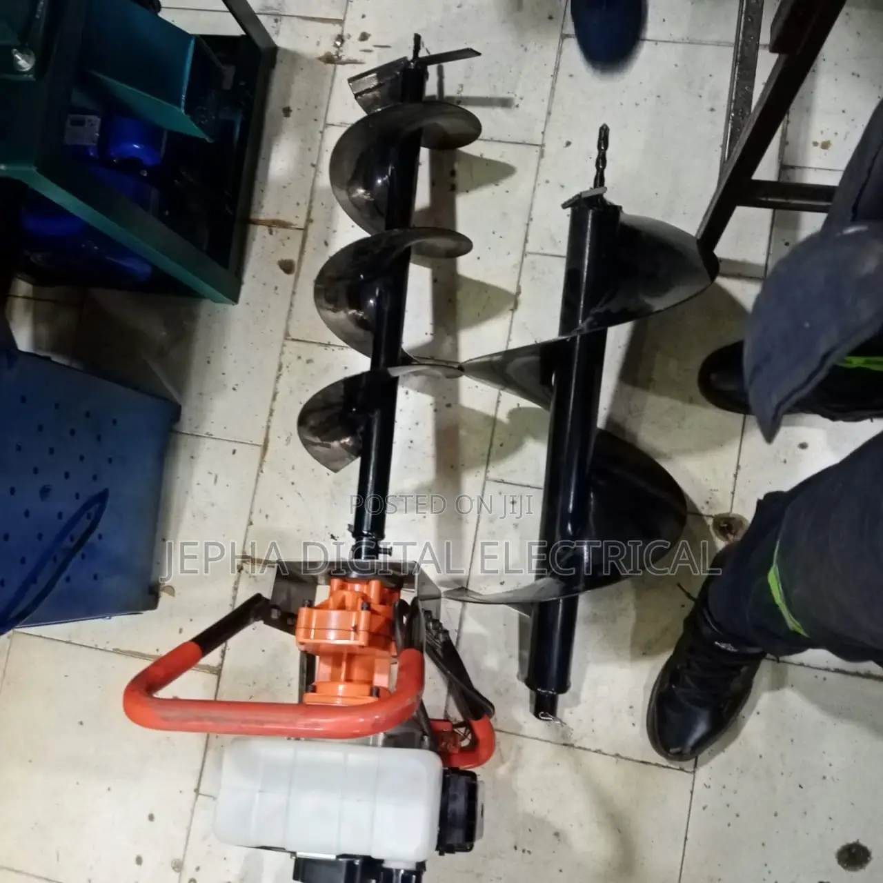 Earth Auger With Bits