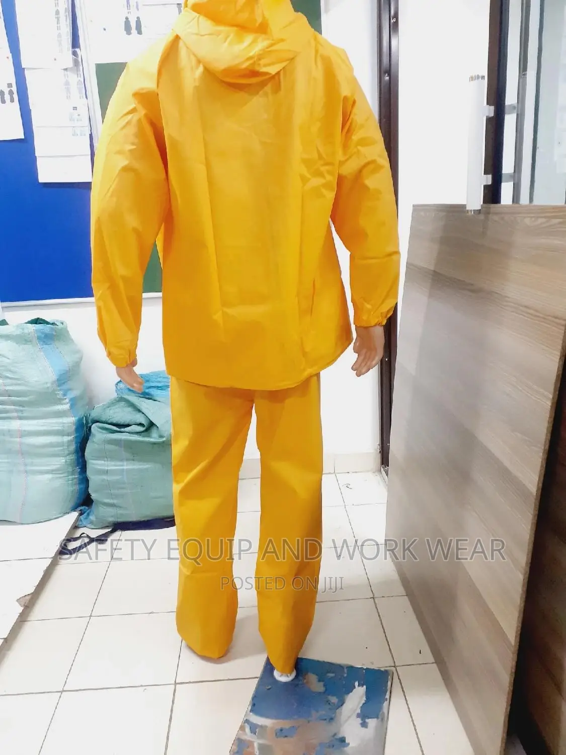 Wholesale Spray Suits For Sale