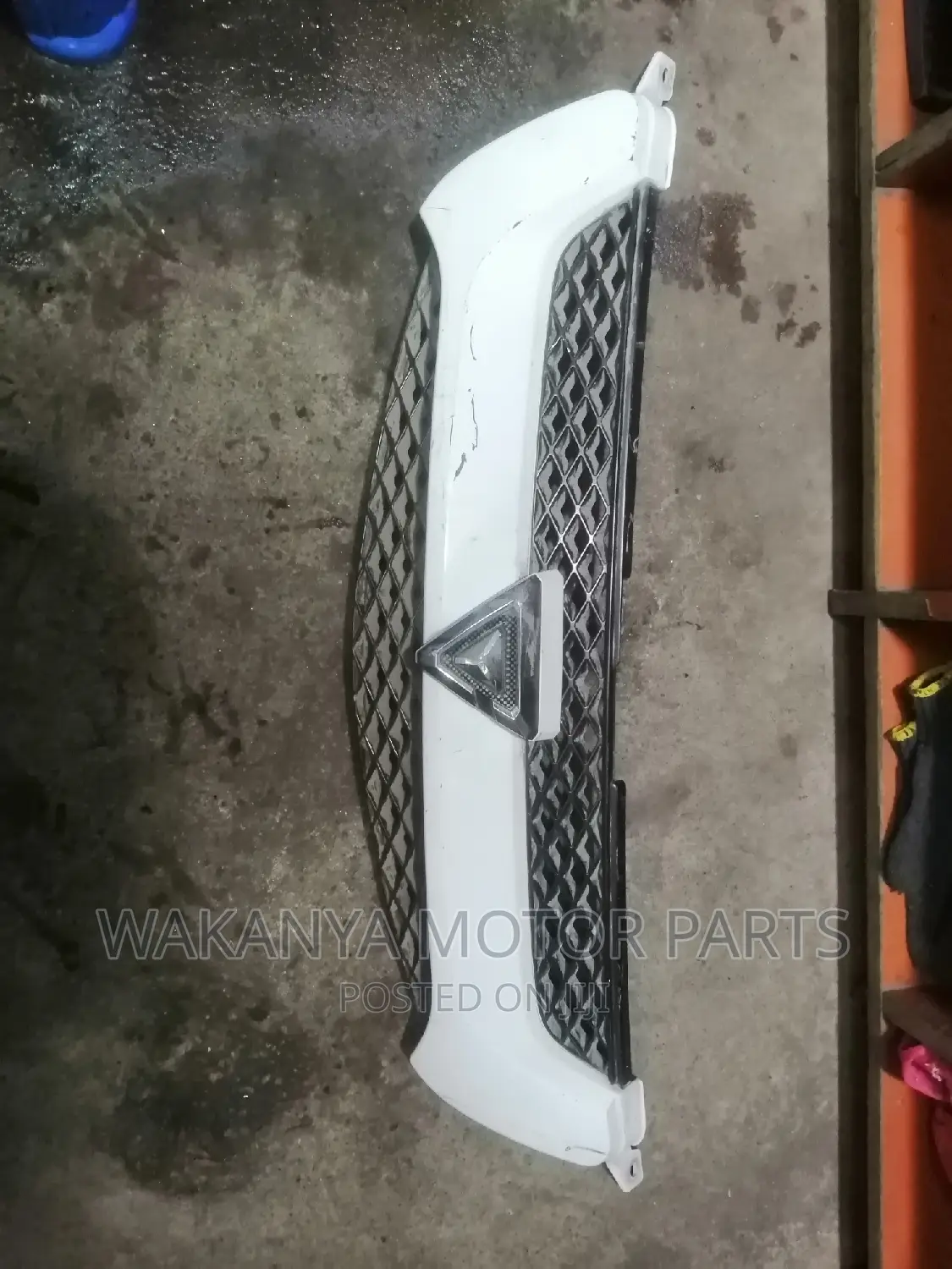 Toyota Caldina 2002/2003 Grille, Clean Ex Japan Parts