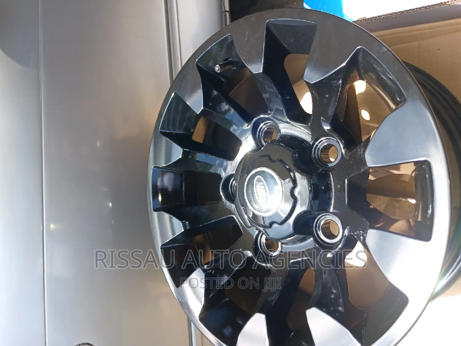 Land Rover Defender Alloy Wheels (Rim)Size 16.