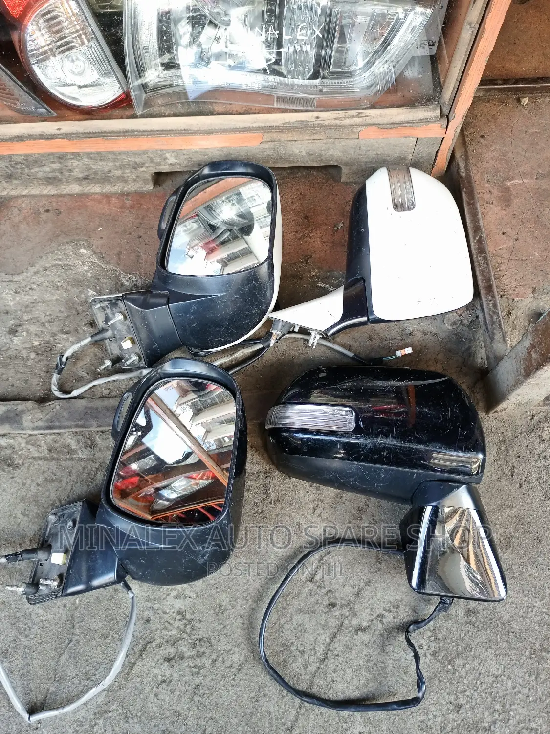 Sidemirrors Toyota Noah/Voxy 2010 With Indicator