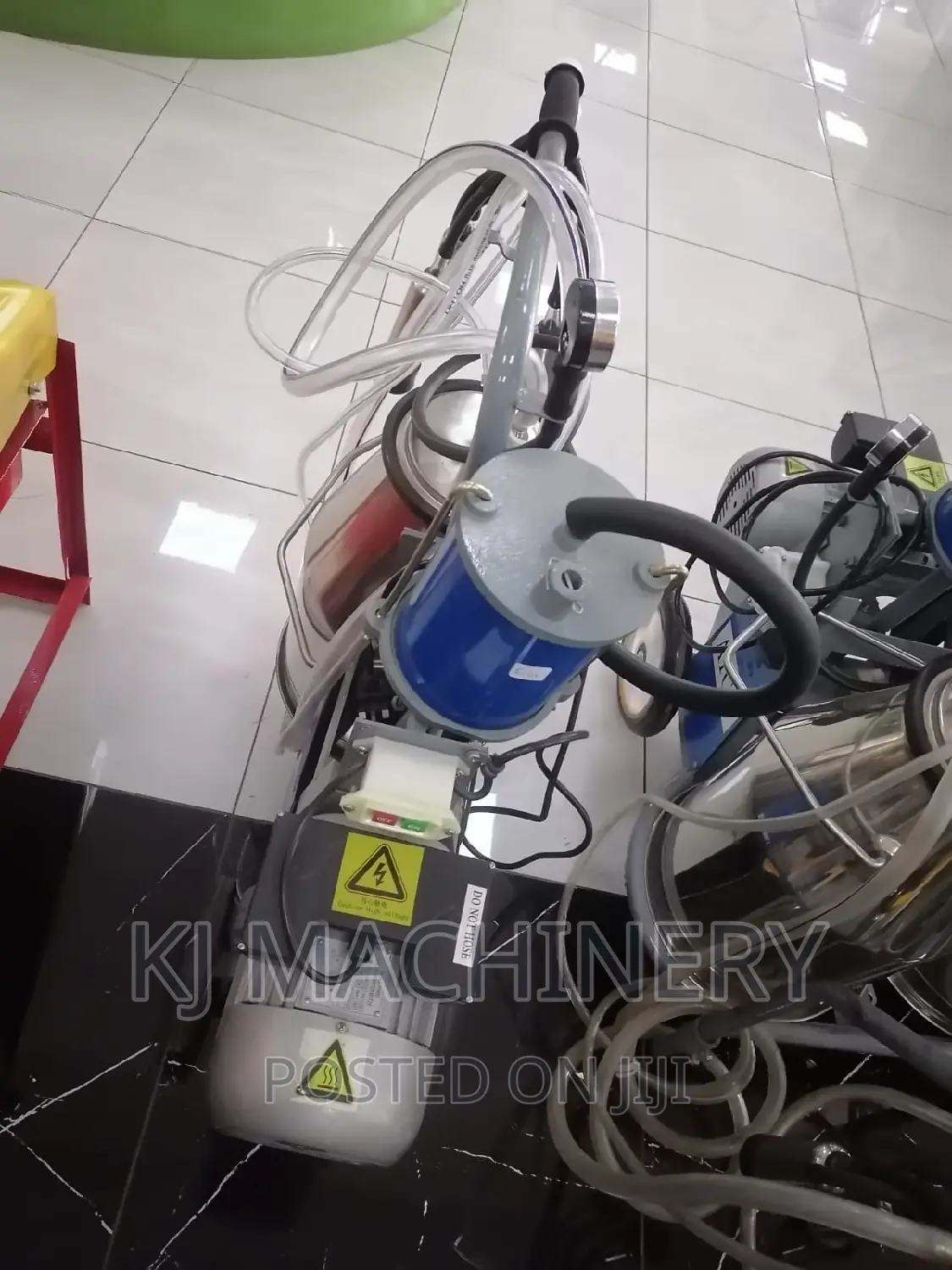 Single Cow/Bucket Milking Machine Milano Super Quality