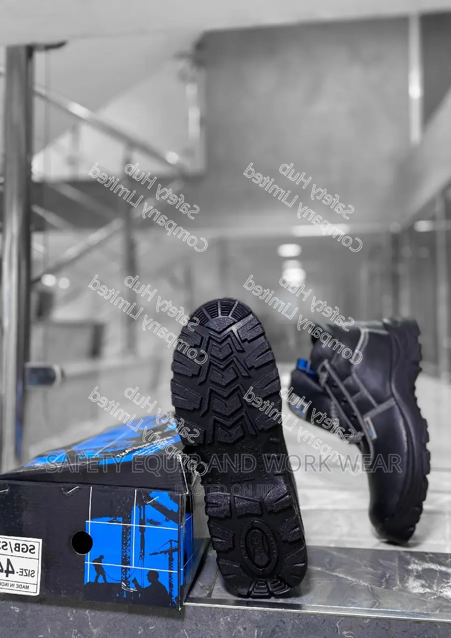 Buy Slip-resistant Vaultex Safety Boots