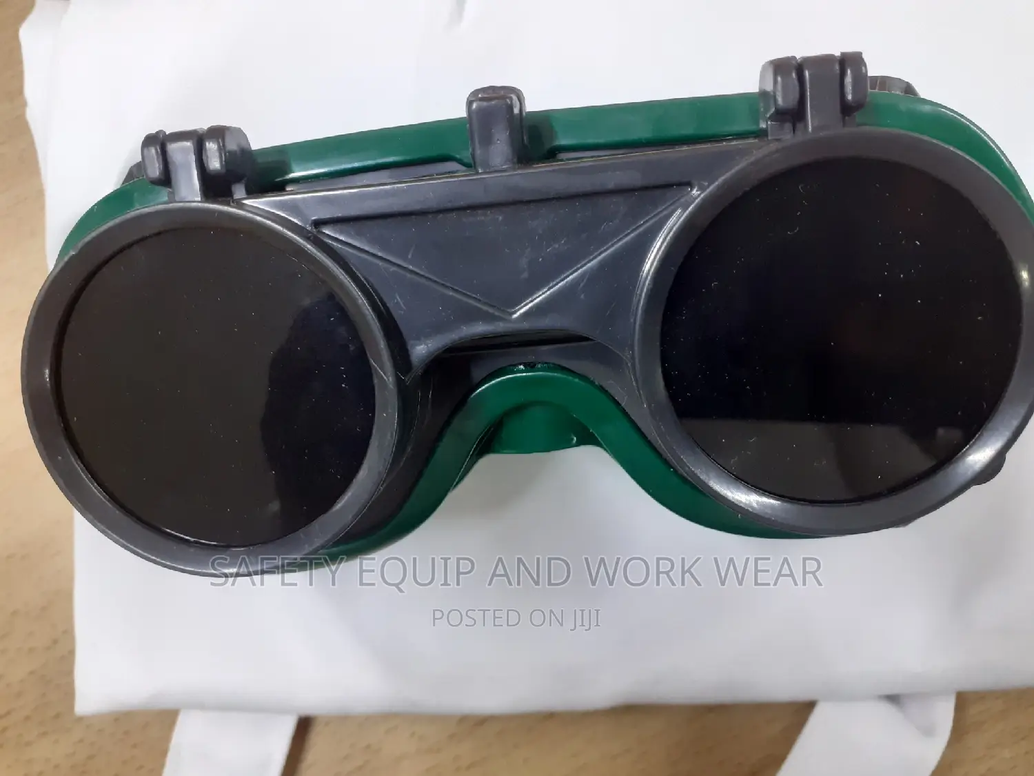 Buy Welding Goggles With Auto Darkening Technology