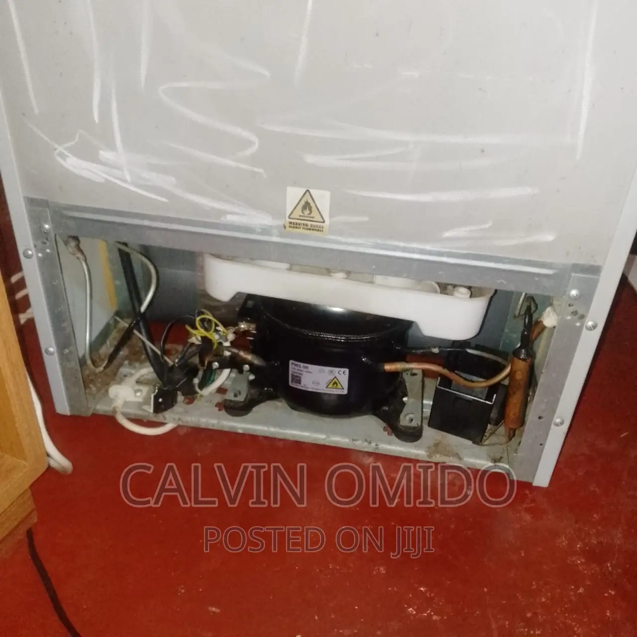 Technician in Fridge Repairs