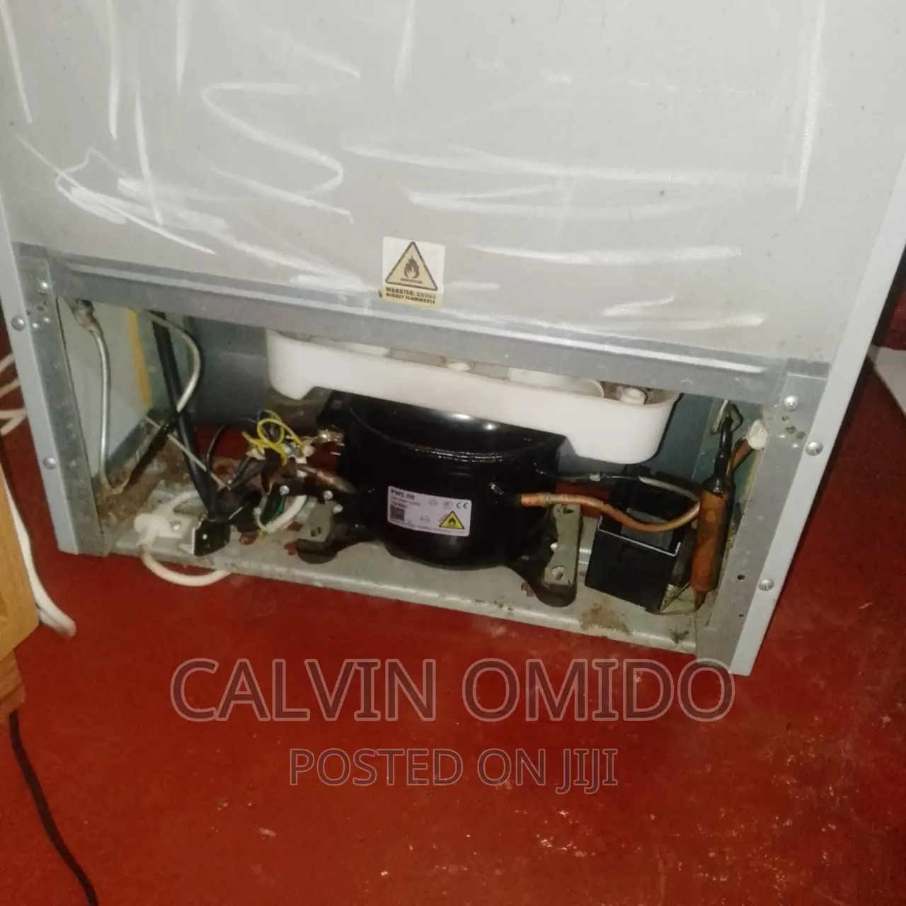 Technician in Fridge Repairs