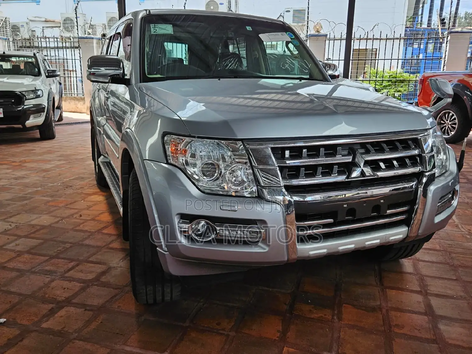 Mitsubishi Pajero V80 3.2 DI-D 2016 Black