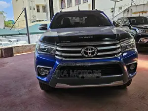 Toyota Hilux 2017 Blue