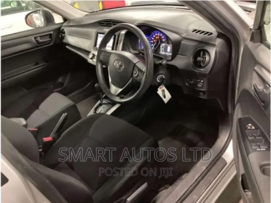 Toyota Corolla Fielder 2018 Silver
