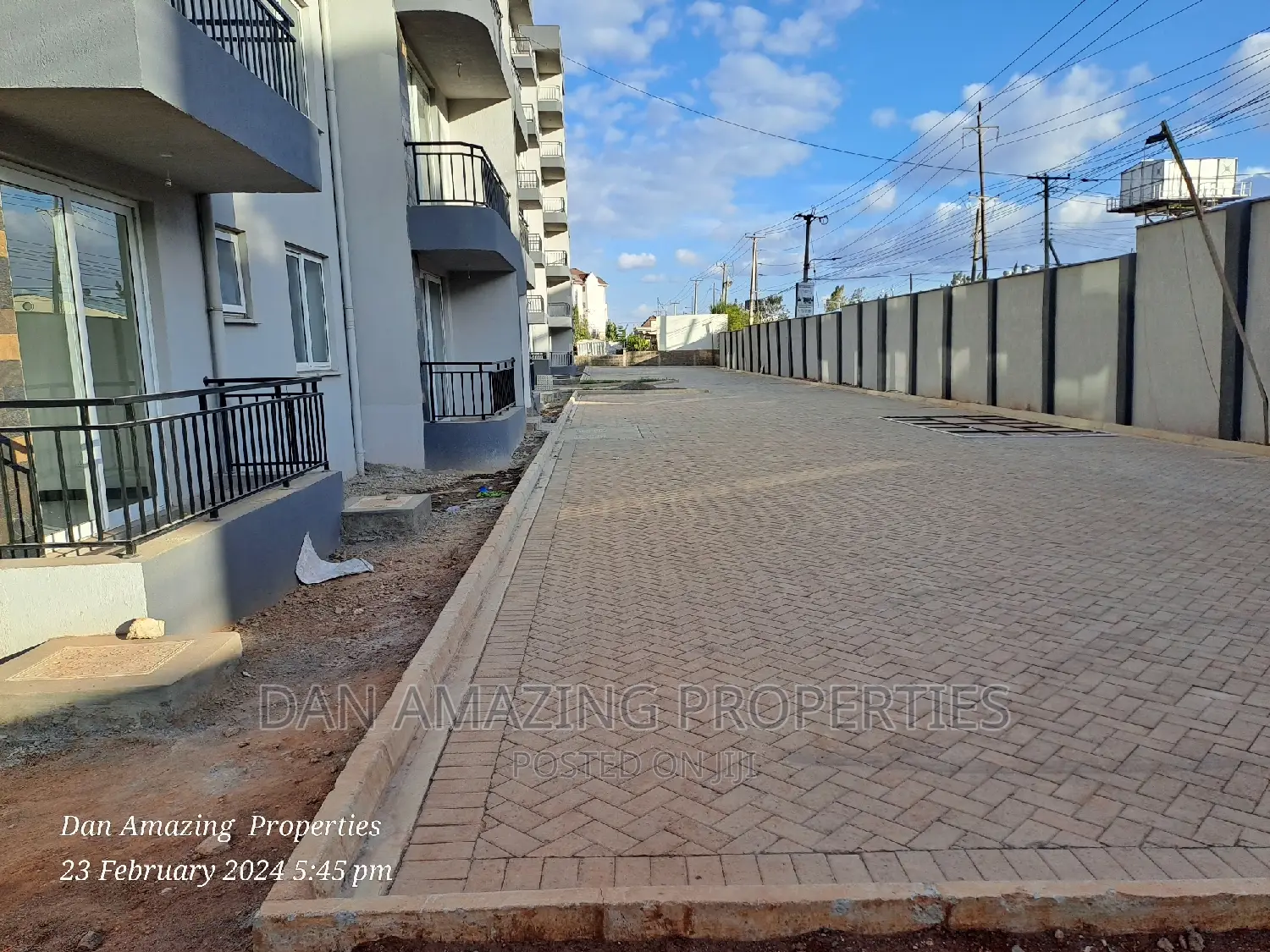 3bdrm Apartment in Airport Rd Ensuite, Gateway Mall Area for sale