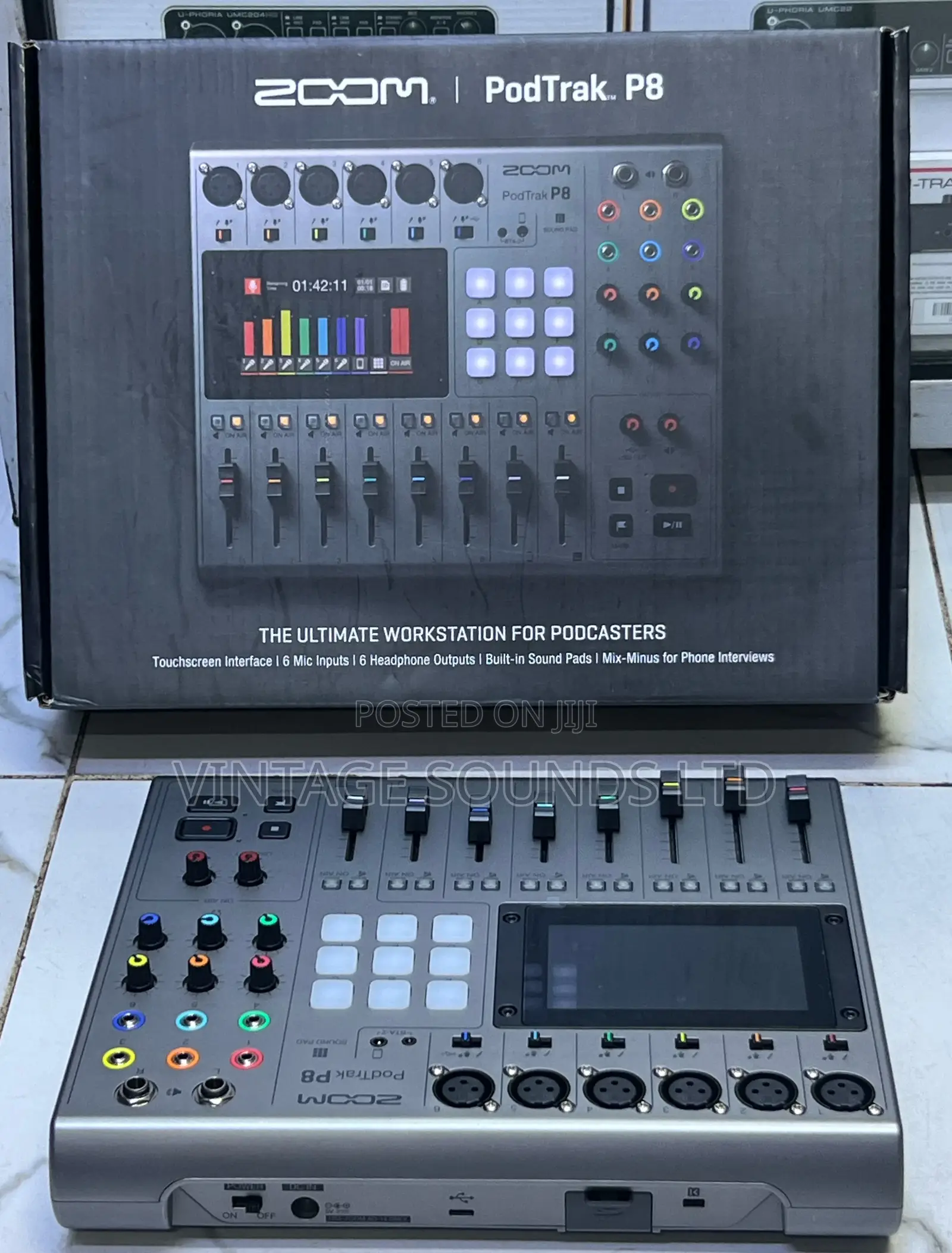Zoom Podtrak P8 Multitrack Podcast Recorder + 4X Zoom ZDM-1