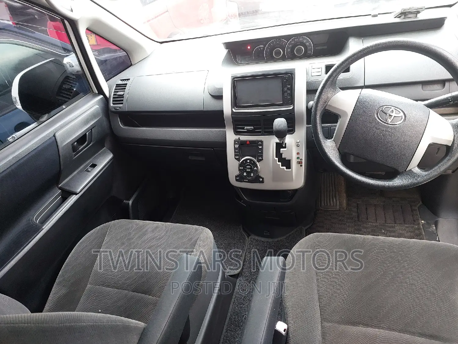 Toyota Voxy 2013 White