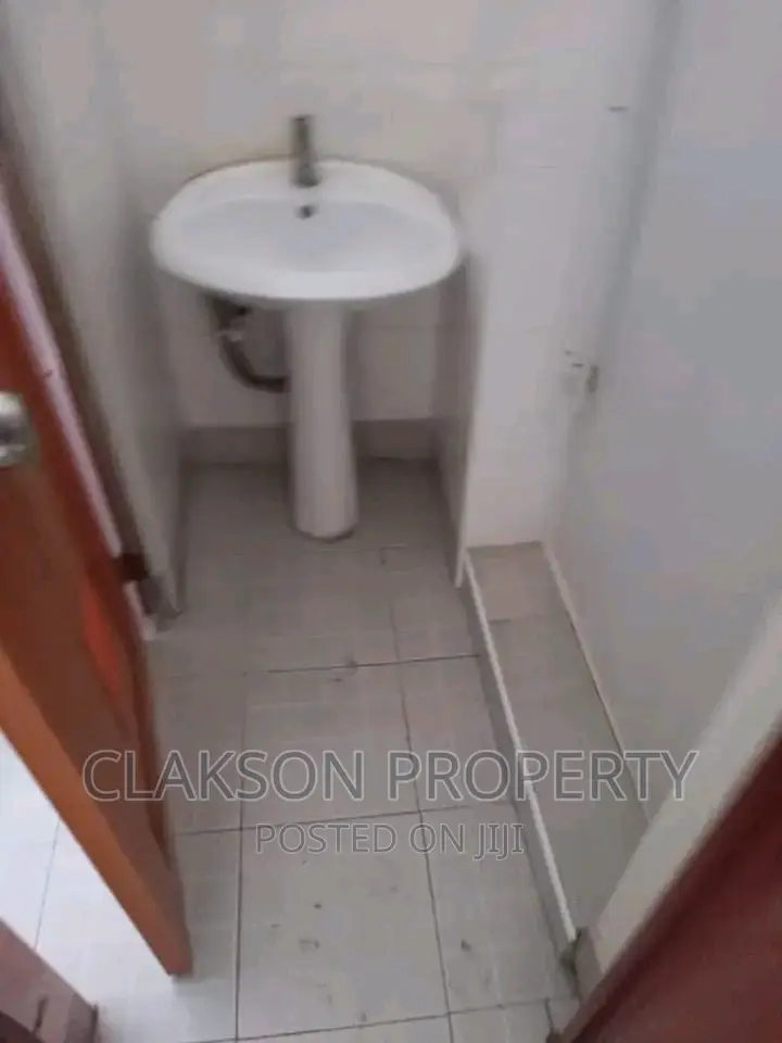 1bdrm Apartment in Ngongroad Rescose, Kilimani for rent