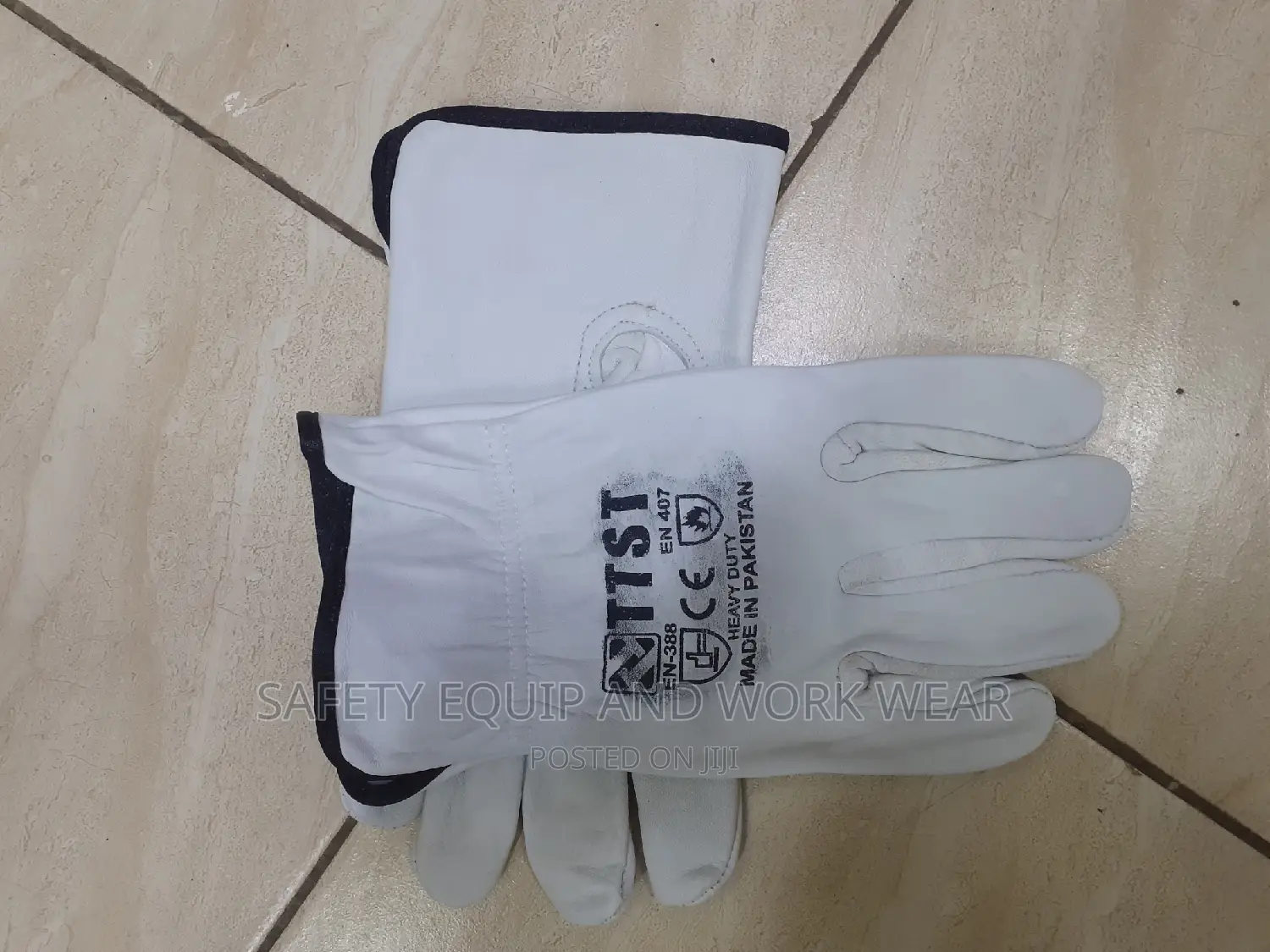 Stylish Drivers Glove At Affordable Price