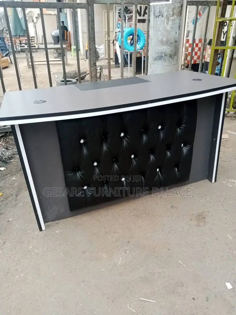 1.5 Executive Office Desk