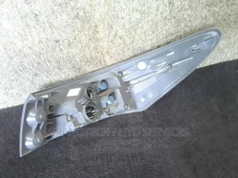 Toyota Harrier Taillight