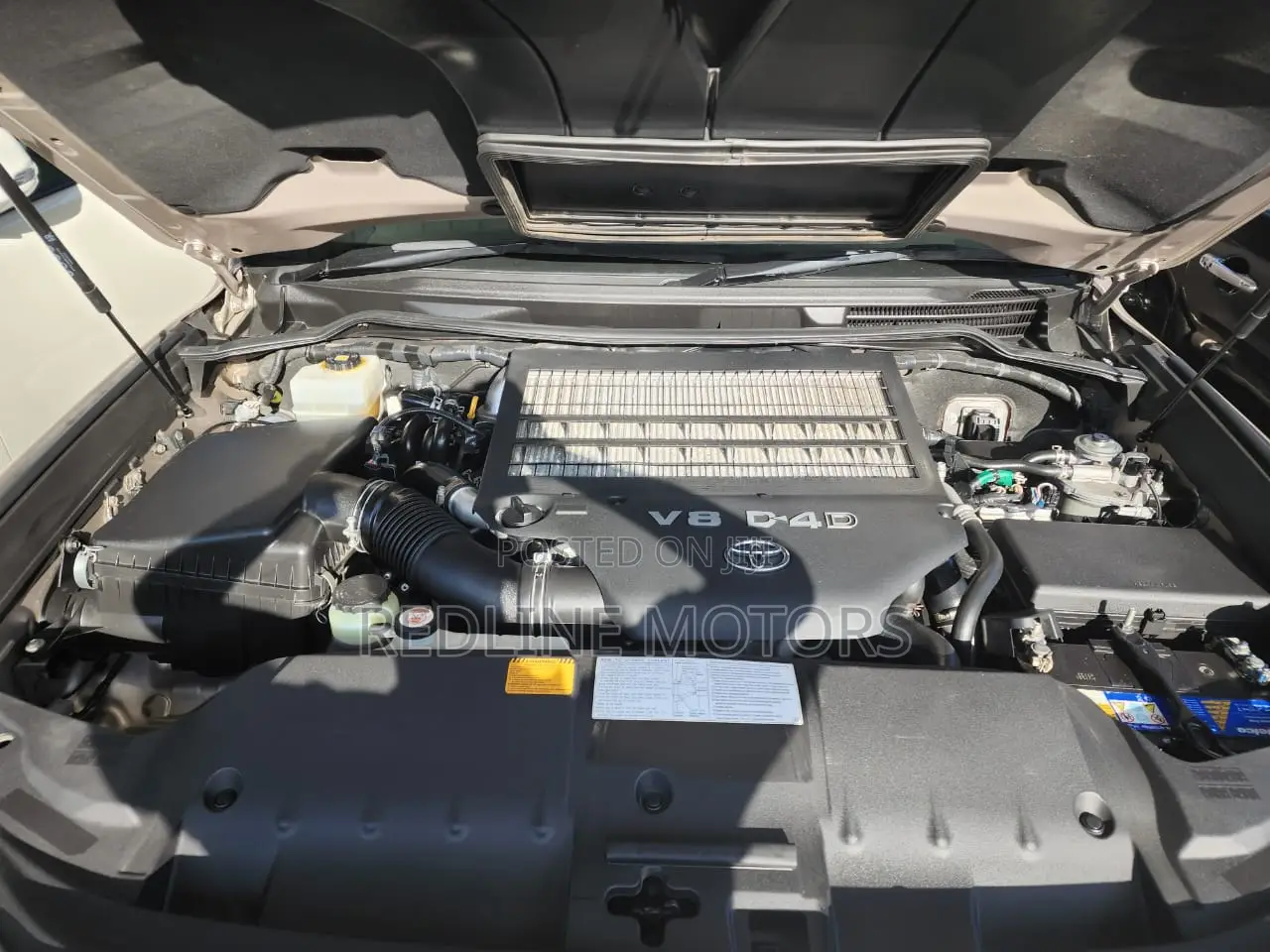 Toyota Land Cruiser 4.6 V8 GXR 2017 Gold