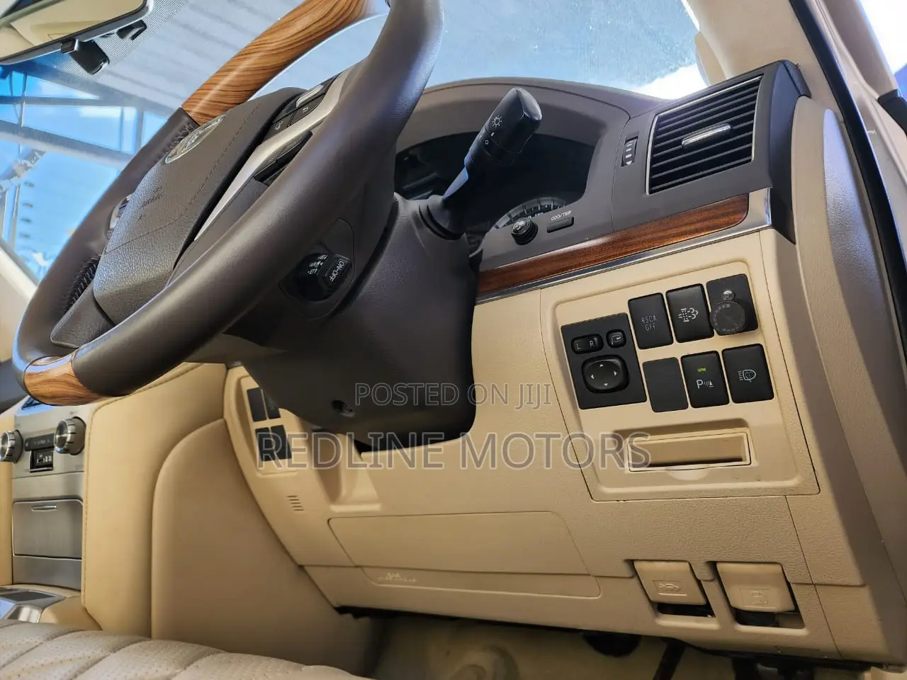 Toyota Land Cruiser 4.6 V8 GXR 2017 Gold
