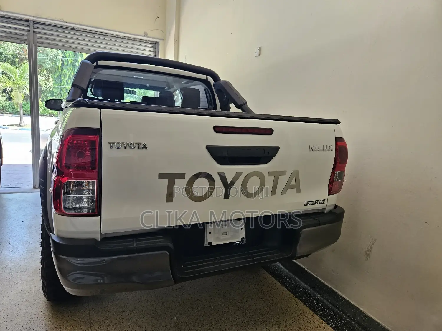 Toyota Hilux 2021 White
