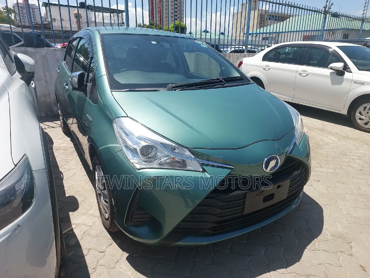 Toyota Vitz 1.5 FWD Hybrid 5dr 2017 Green