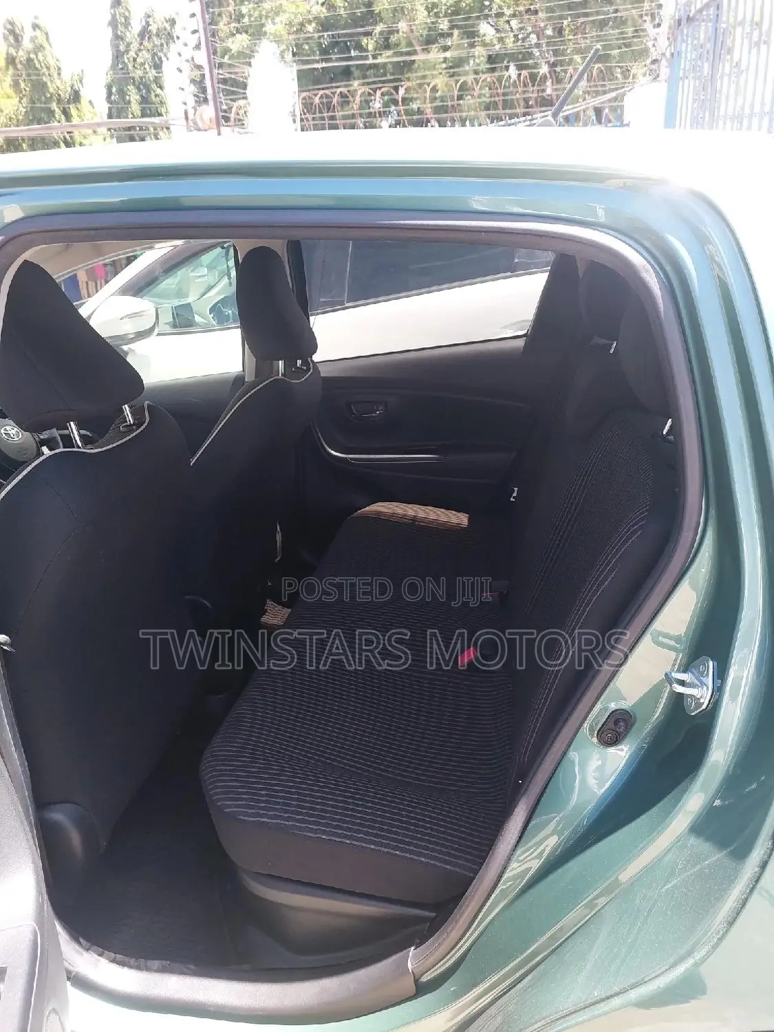 Toyota Vitz 1.5 FWD Hybrid 5dr 2017 Green