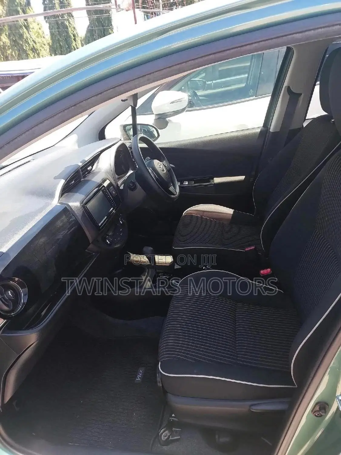 Toyota Vitz 1.5 FWD Hybrid 5dr 2017 Green