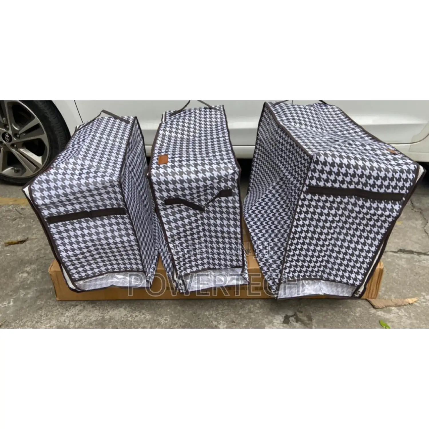 *3pcs Quilt Duvet/Closet Organizer.