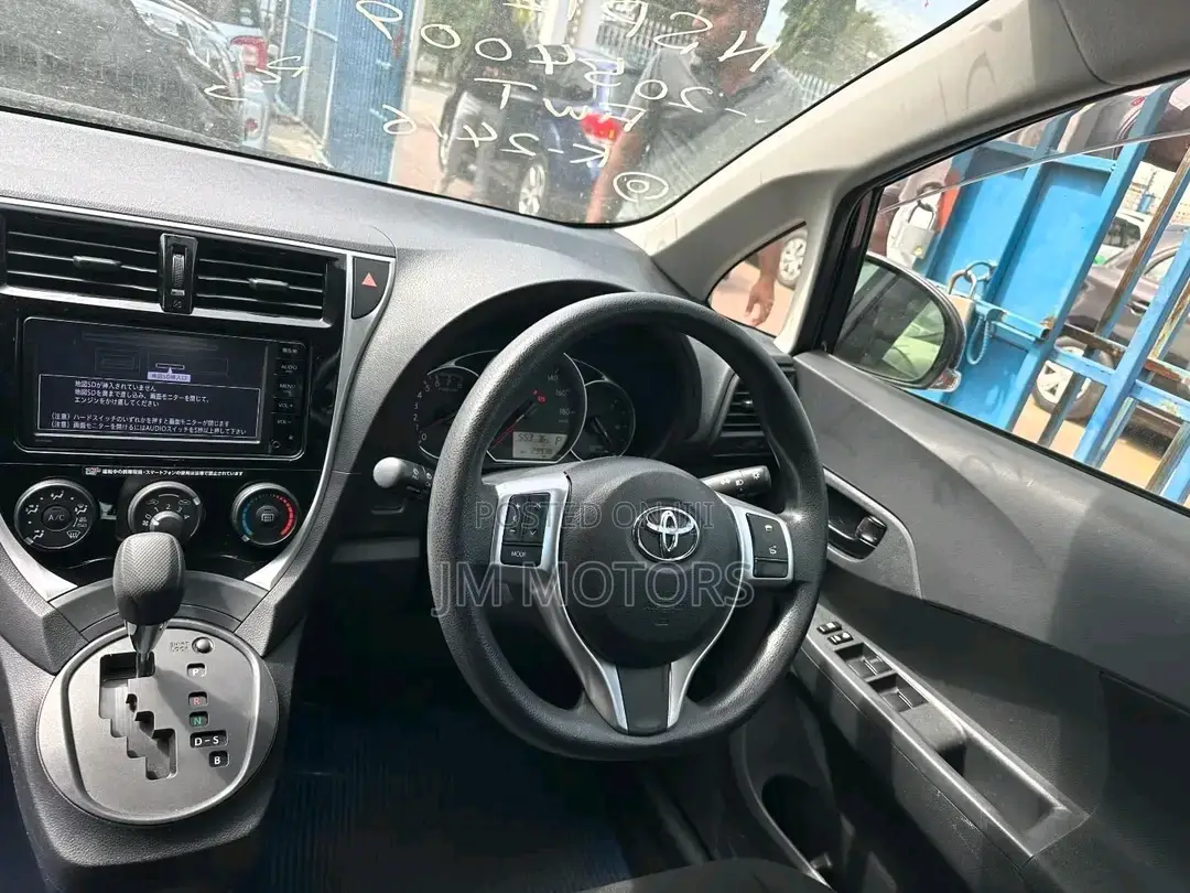 Toyota Ractis 2016 Brown