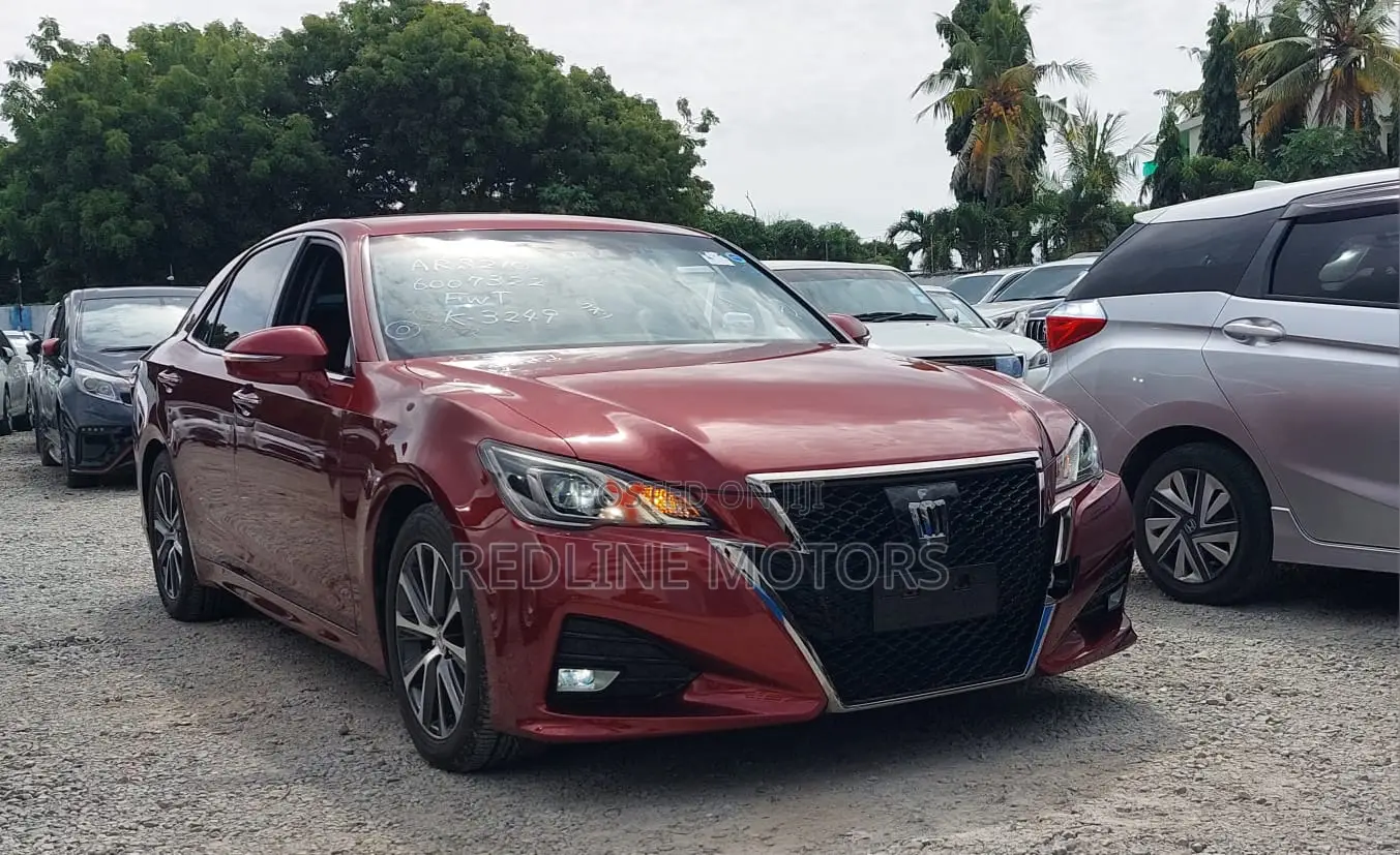 Toyota Crown 2017 Red