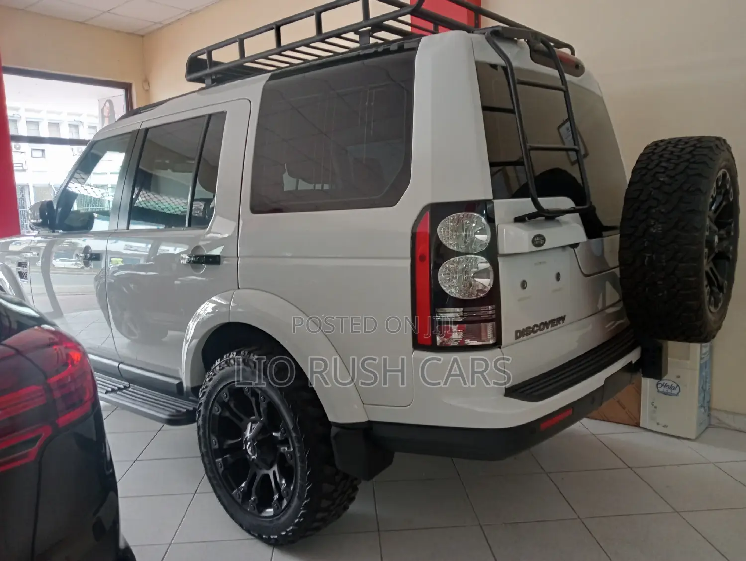 Land Rover Discovery 2018 White