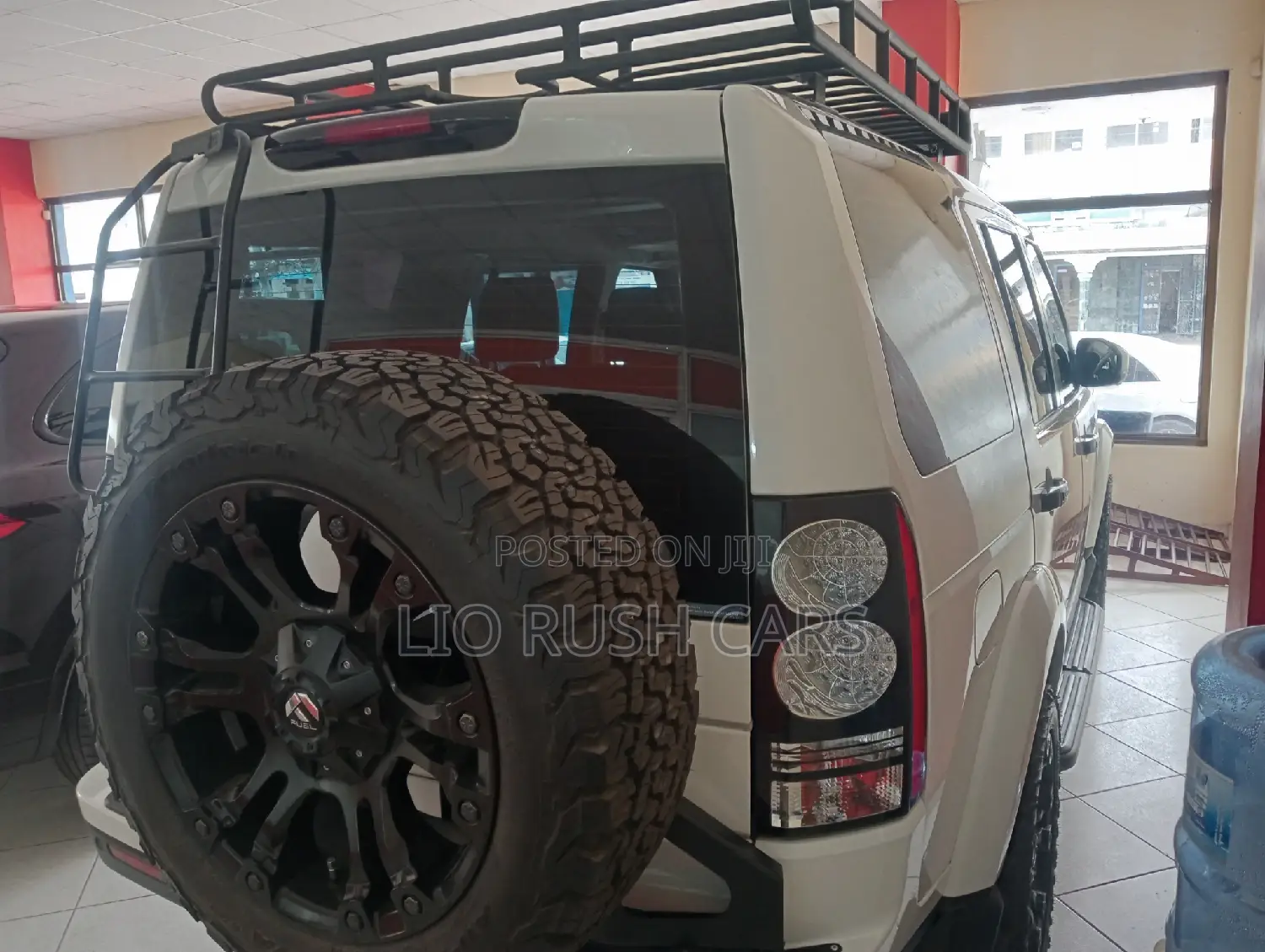 Land Rover Discovery 2018 White