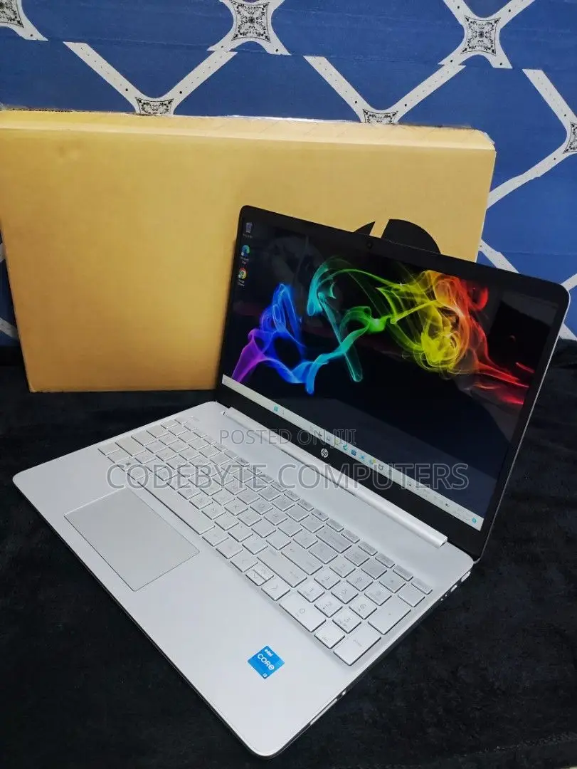 New Laptop HP 15S 8GB Intel Core I7 SSD 512GB