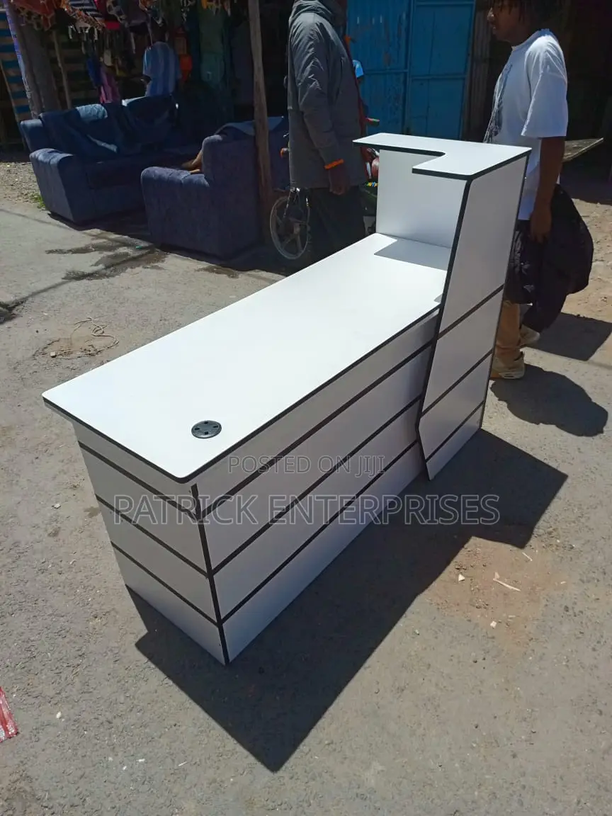 Morden Reception Desk 1.6 MTRS
